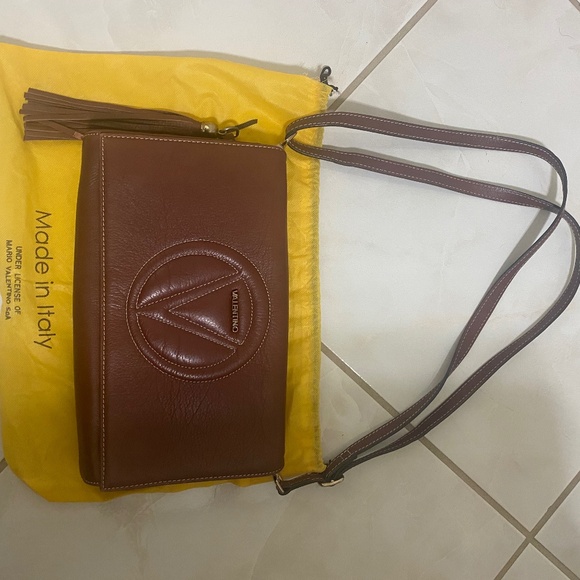 Valentino - Picture 1 of 5